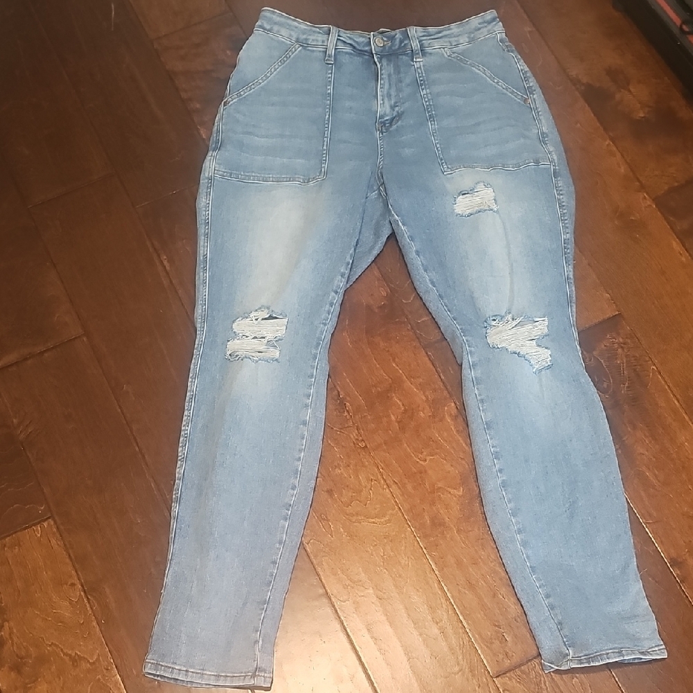 Judy Blue 14W Light Wash Boyfriend Jeans – Comfy & Stylish Fit!